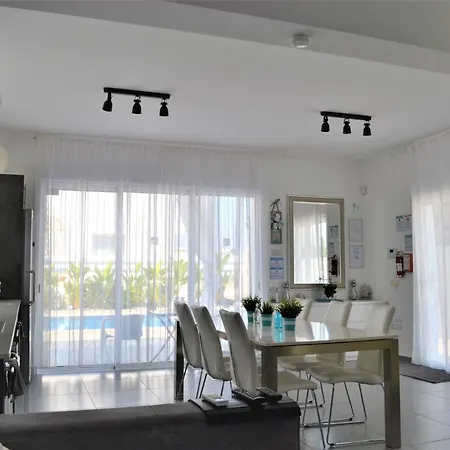 Kolibri- Mythical Sands Villa